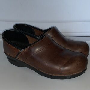Dansko Brown Leather Clogs Women’s Size 39 US 8.5-9